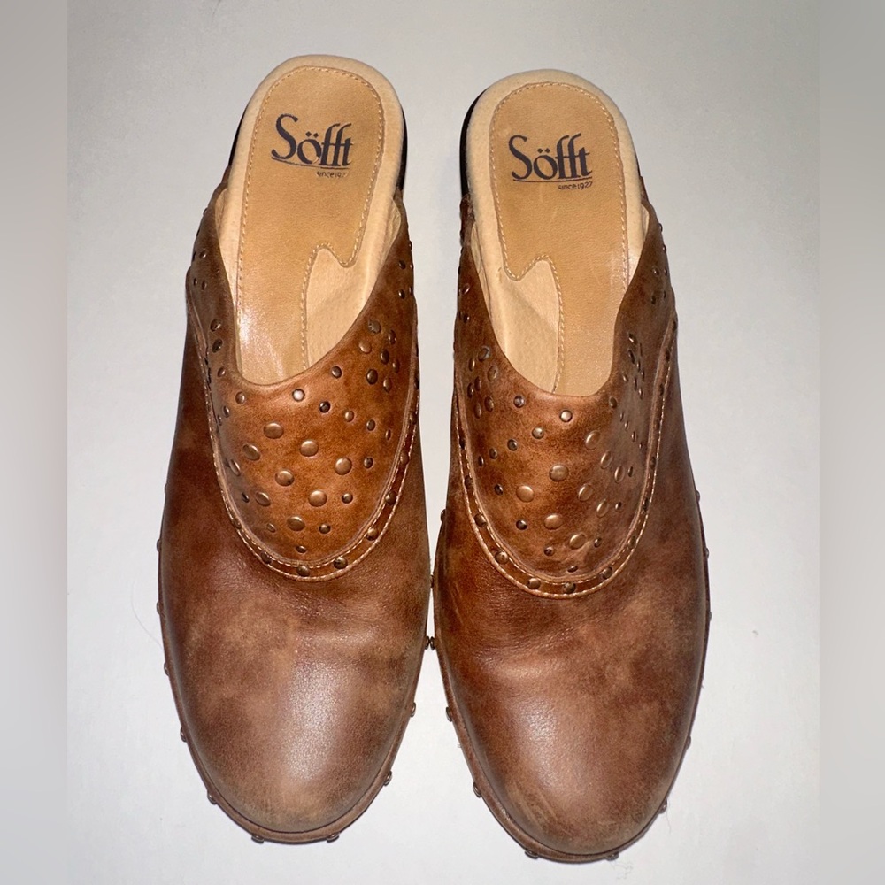 Sofft Langston Studded Carmel Brown Leather Womens Size 8M Clogs Mules 2.5” Heel - Picture 2 of 8